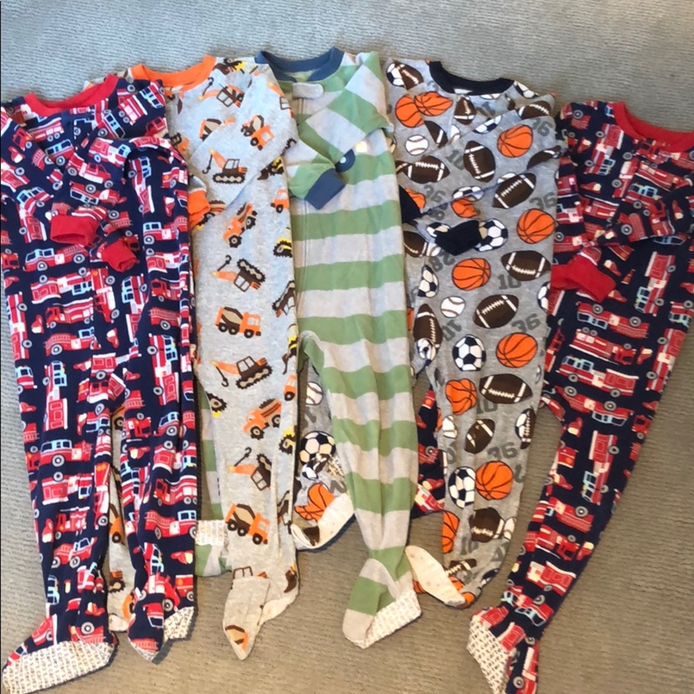 5 Carter’s zippered fleece pajamas size 4T